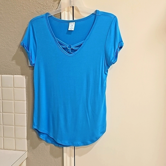 NWOT No Boundaries Short Sleevd V-Neck Decorative  neckline Aqua Juniors 15-17 - Picture 1 of 7